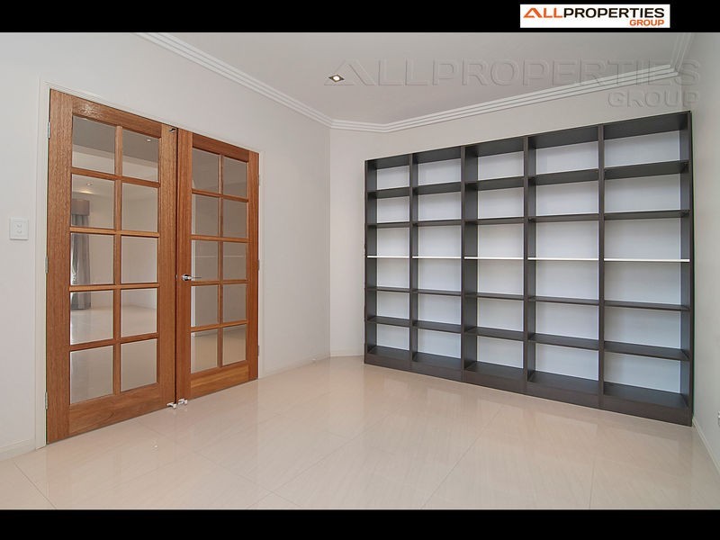 6 Cobourg St, Forest Lake QLD 4078