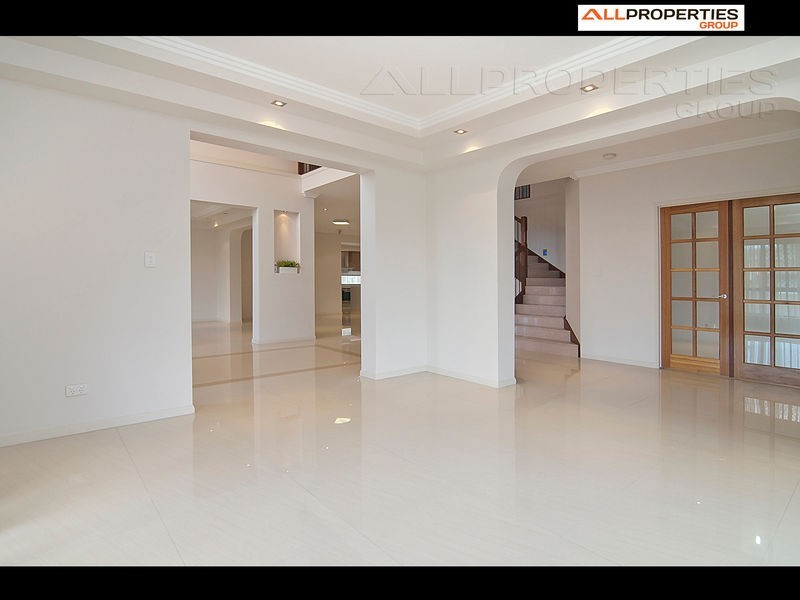 6 Cobourg St, Forest Lake QLD 4078