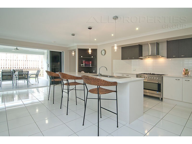 33 Oak Street, Heathwood QLD 4110