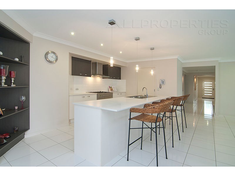 33 Oak Street, Heathwood QLD 4110