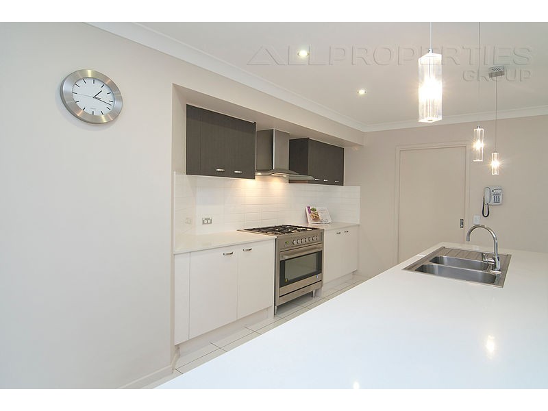 33 Oak Street, Heathwood QLD 4110