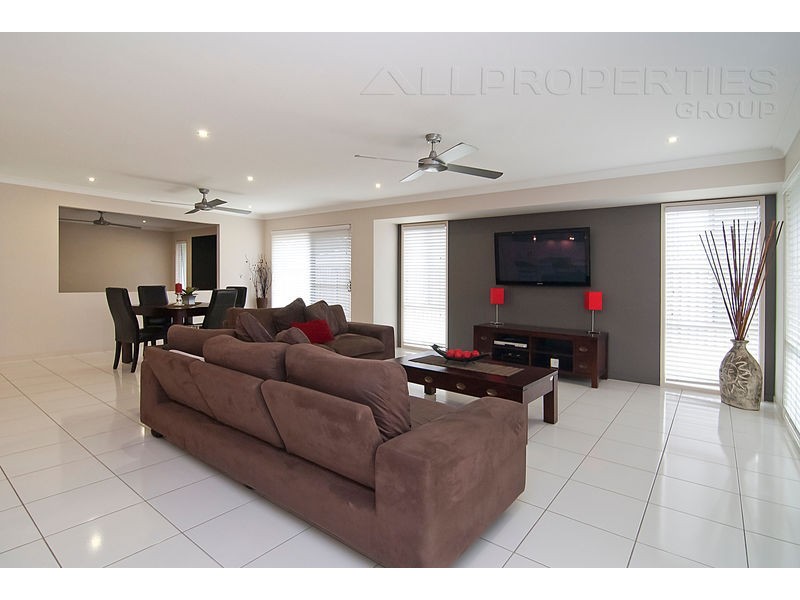 33 Oak Street, Heathwood QLD 4110