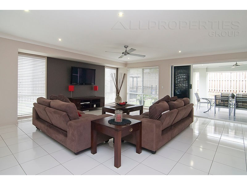 33 Oak Street, Heathwood QLD 4110