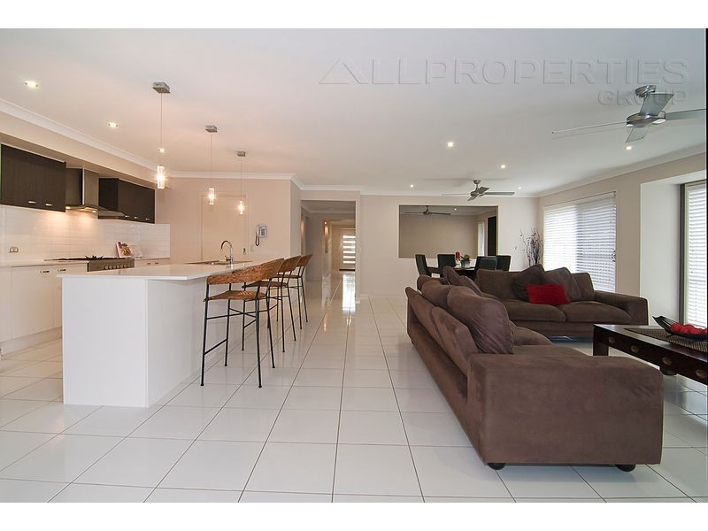 33 Oak Street, Heathwood QLD 4110