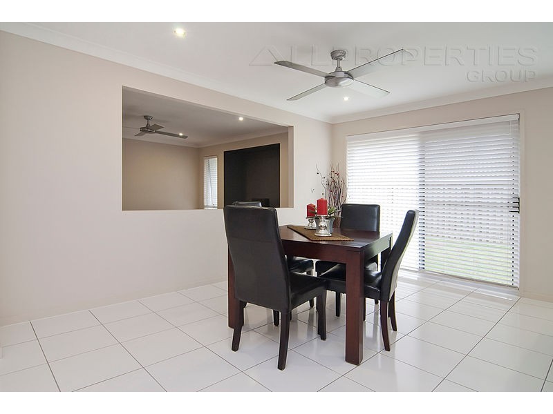 33 Oak Street, Heathwood QLD 4110