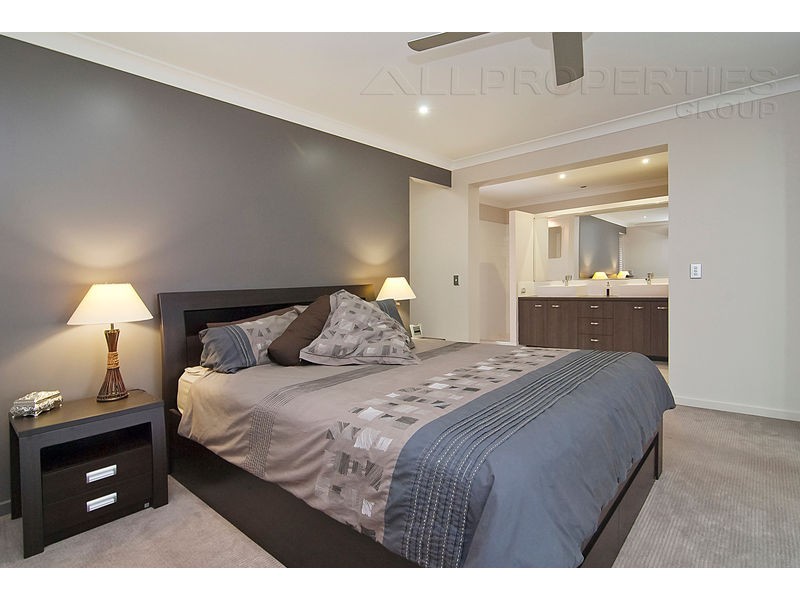 33 Oak Street, Heathwood QLD 4110