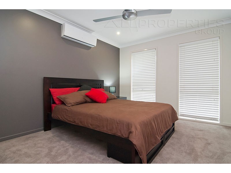 33 Oak Street, Heathwood QLD 4110