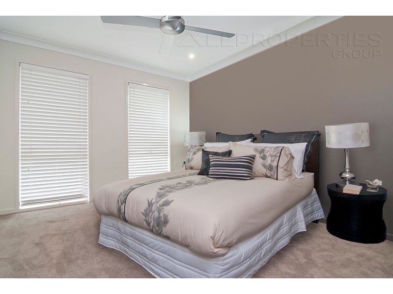 33 Oak Street, Heathwood QLD 4110