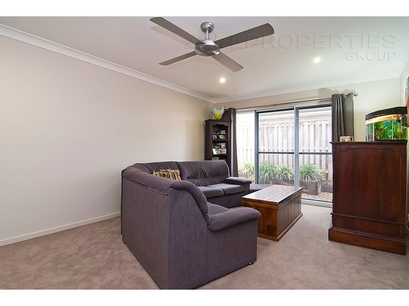 33 Oak Street, Heathwood QLD 4110