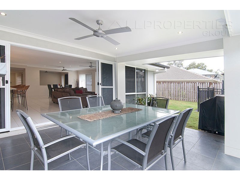 33 Oak Street, Heathwood QLD 4110