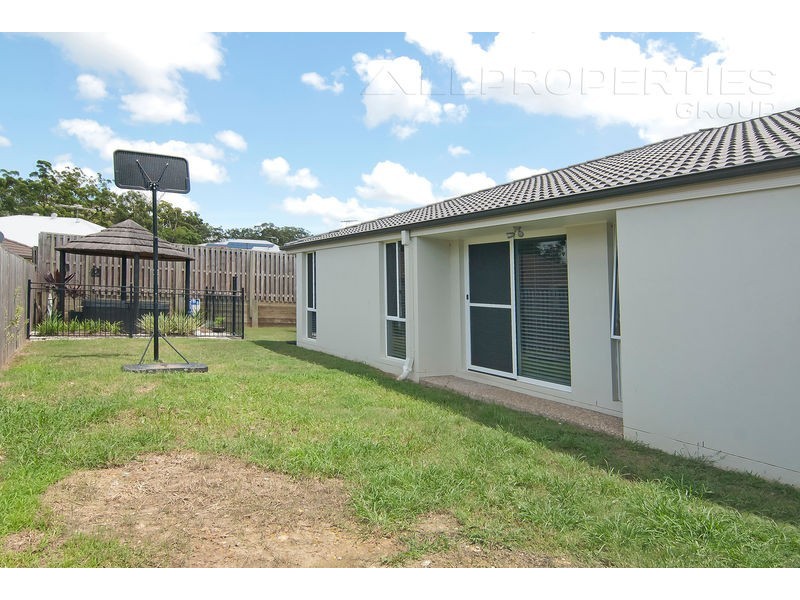 33 Oak Street, Heathwood QLD 4110