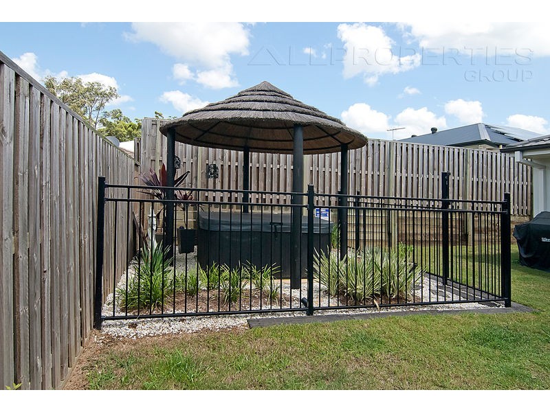 33 Oak Street, Heathwood QLD 4110