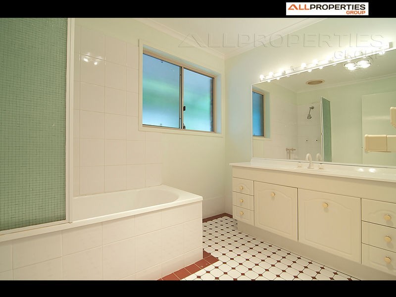 1 Acorn Circuit, Forest Lake QLD 4078