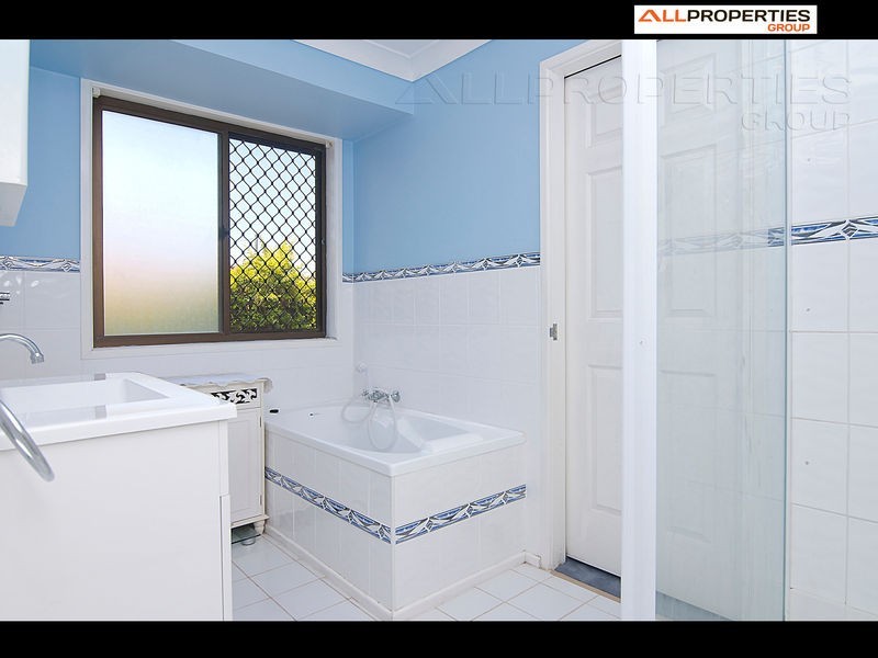 58 OWENS CRESCENT, Regents Park QLD 4118