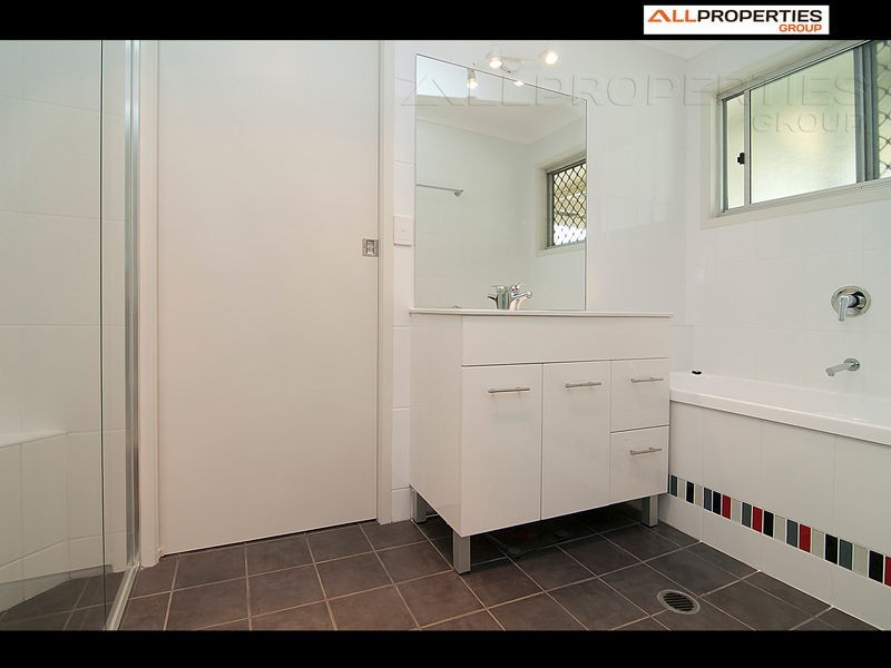27 DRACON STREET, Regents Park QLD 4118