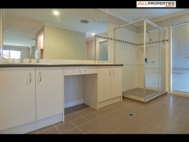 19 Piccadilly Place, Forest Lake QLD 4078