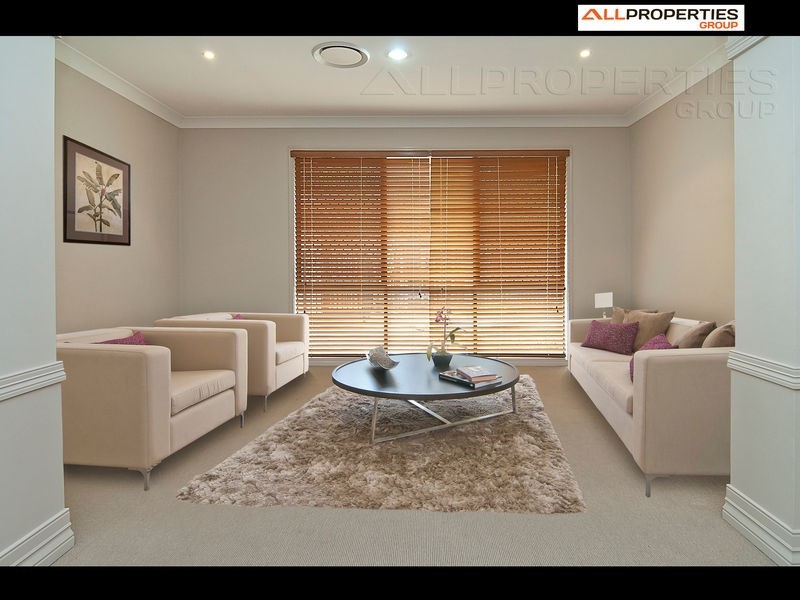 19 Piccadilly Place, Forest Lake QLD 4078
