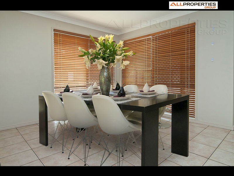 19 Piccadilly Place, Forest Lake QLD 4078