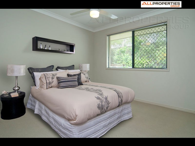 19 Piccadilly Place, Forest Lake QLD 4078