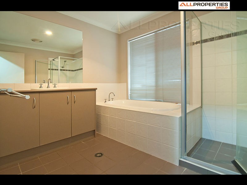 19 Piccadilly Place, Forest Lake QLD 4078