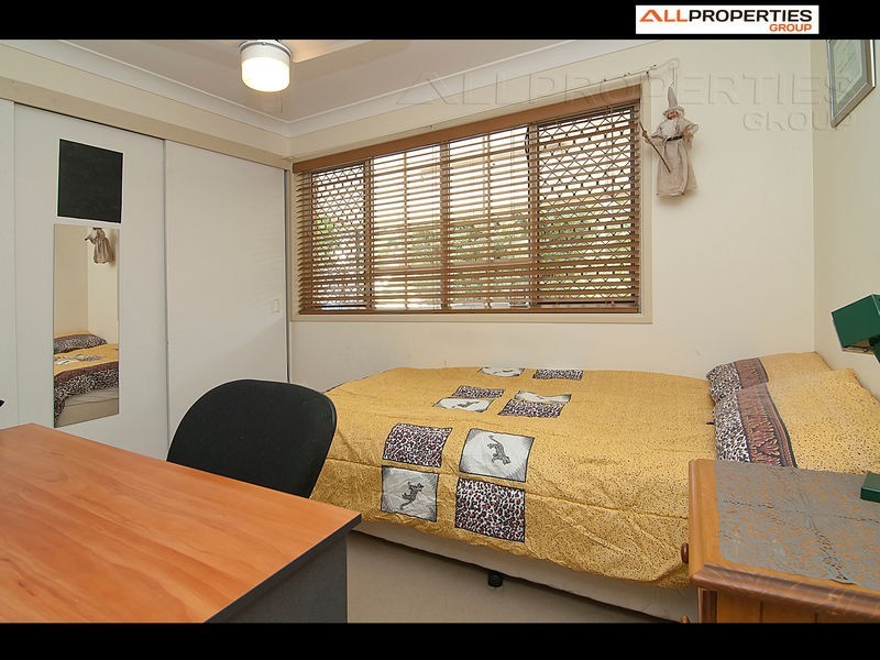 5 COSWAY STREET, Hillcrest QLD 4118