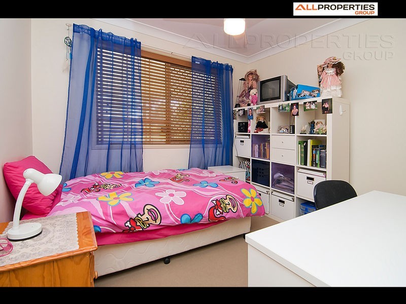 5 COSWAY STREET, Hillcrest QLD 4118