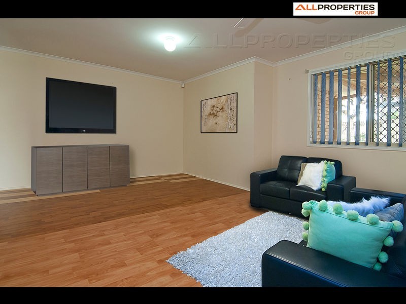 28 MORTLAKE CRESCENT, Boronia Heights QLD 4124