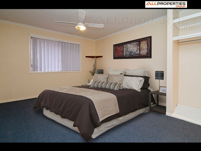 28 MORTLAKE CRESCENT, Boronia Heights QLD 4124
