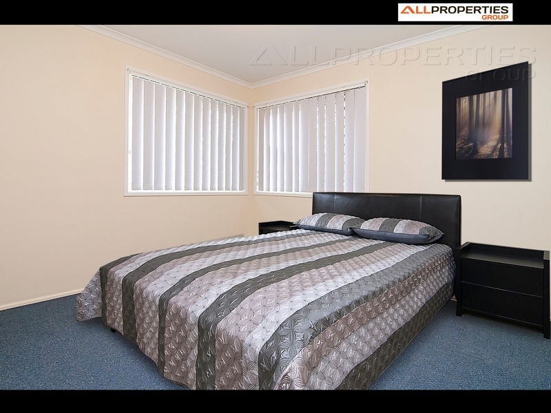 28 MORTLAKE CRESCENT, Boronia Heights QLD 4124