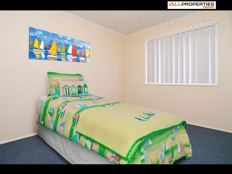 28 MORTLAKE CRESCENT, Boronia Heights QLD 4124