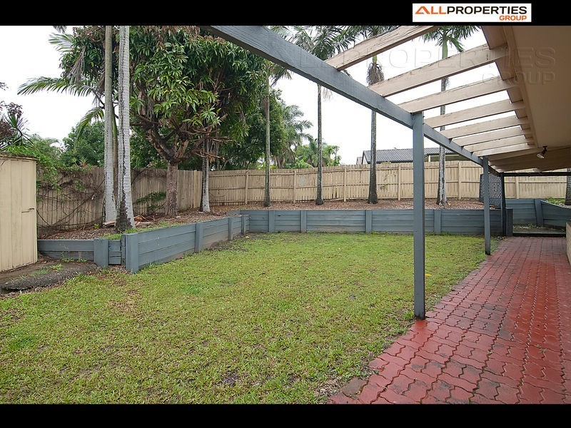 28 MORTLAKE CRESCENT, Boronia Heights QLD 4124