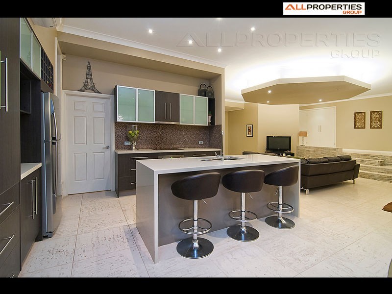 1 Mangaroon Court, Shailer Park QLD 4128