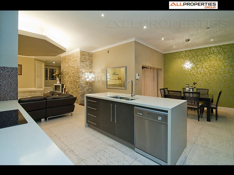1 Mangaroon Court, Shailer Park QLD 4128