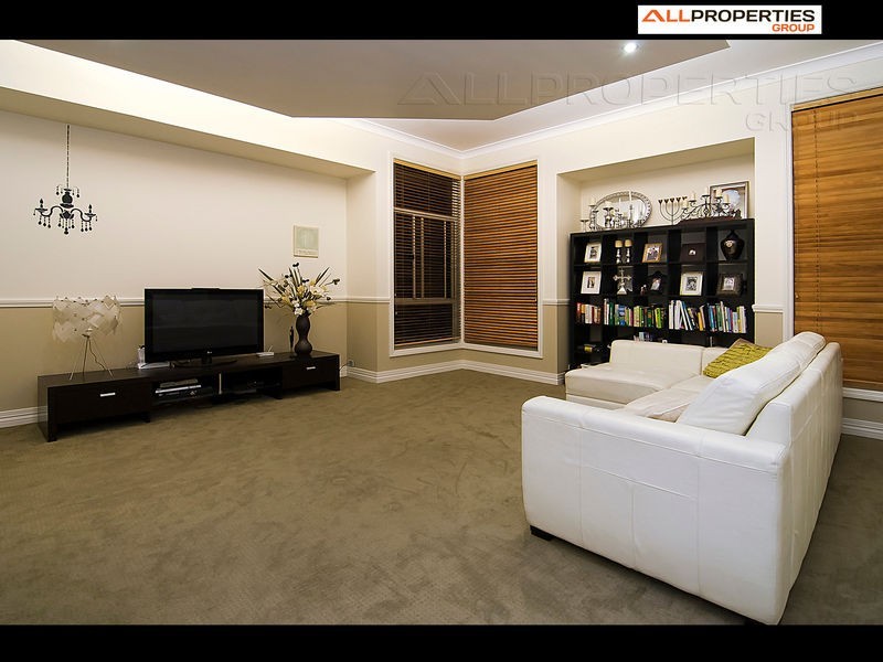 1 Mangaroon Court, Shailer Park QLD 4128