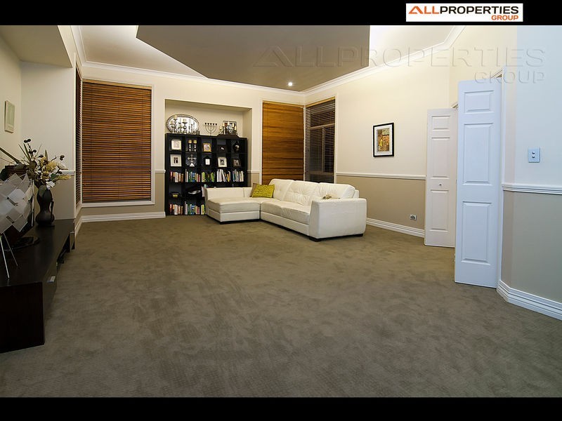 1 Mangaroon Court, Shailer Park QLD 4128