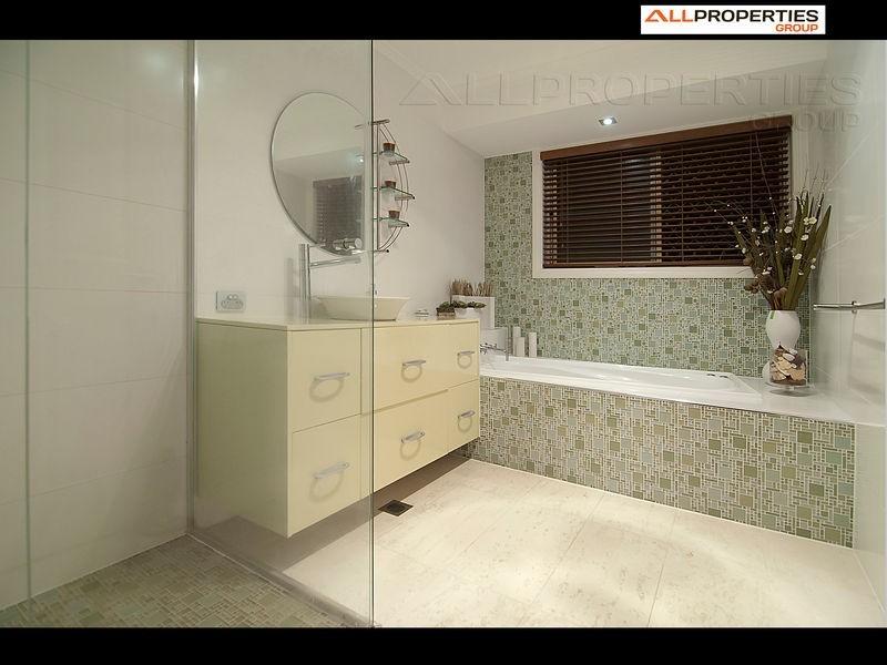 1 Mangaroon Court, Shailer Park QLD 4128