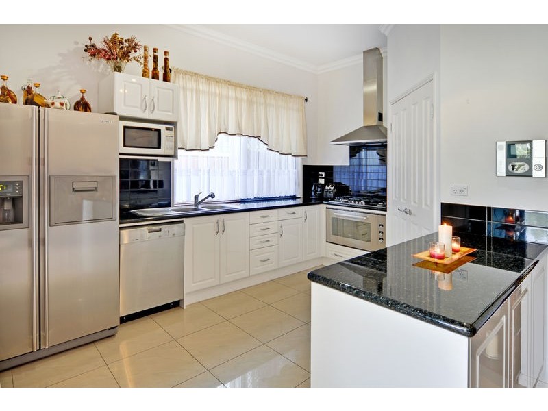 2 Ironbark Place, Heathwood QLD 4110