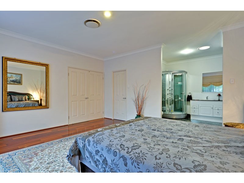 2 Ironbark Place, Heathwood QLD 4110