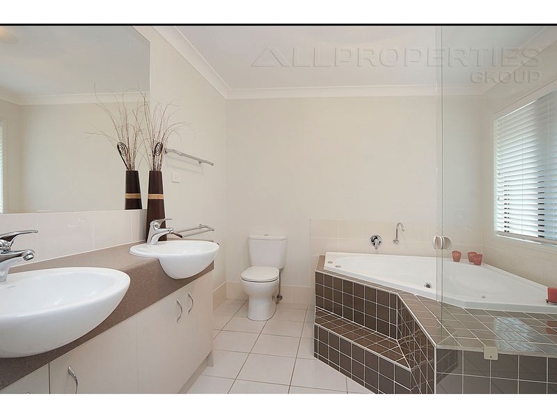 49 Laurel Street, Heathwood QLD 4110