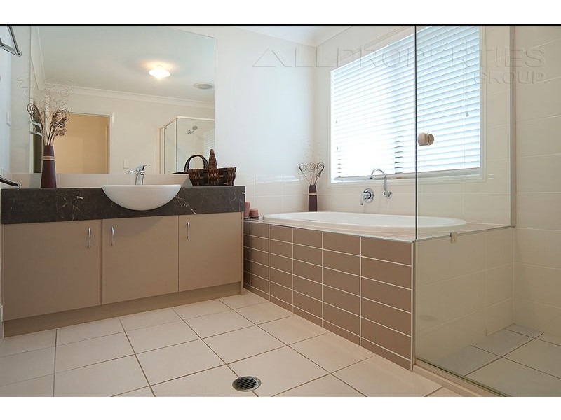 49 Laurel Street, Heathwood QLD 4110