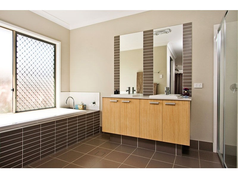 6 Gardenia Circuit, Heathwood QLD 4110