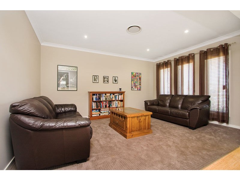 6 Gardenia Circuit, Heathwood QLD 4110