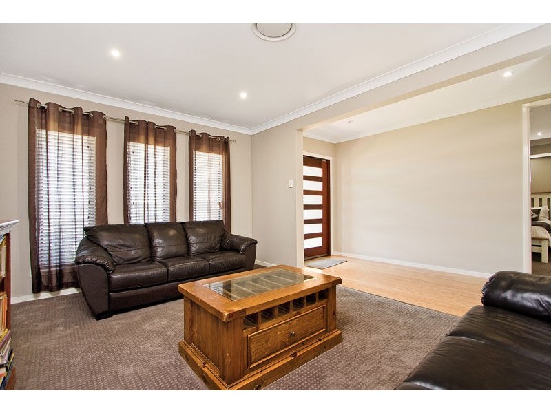 6 Gardenia Circuit, Heathwood QLD 4110