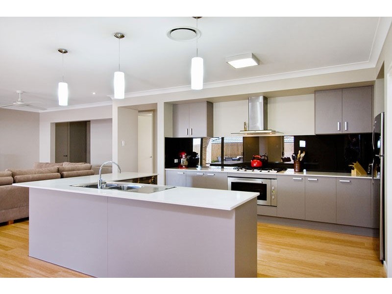 6 Gardenia Circuit, Heathwood QLD 4110