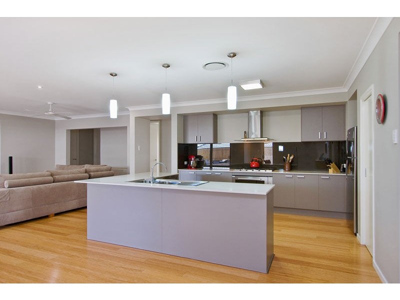 6 Gardenia Circuit, Heathwood QLD 4110