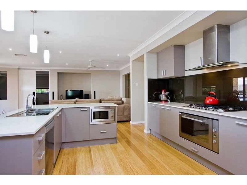 6 Gardenia Circuit, Heathwood QLD 4110