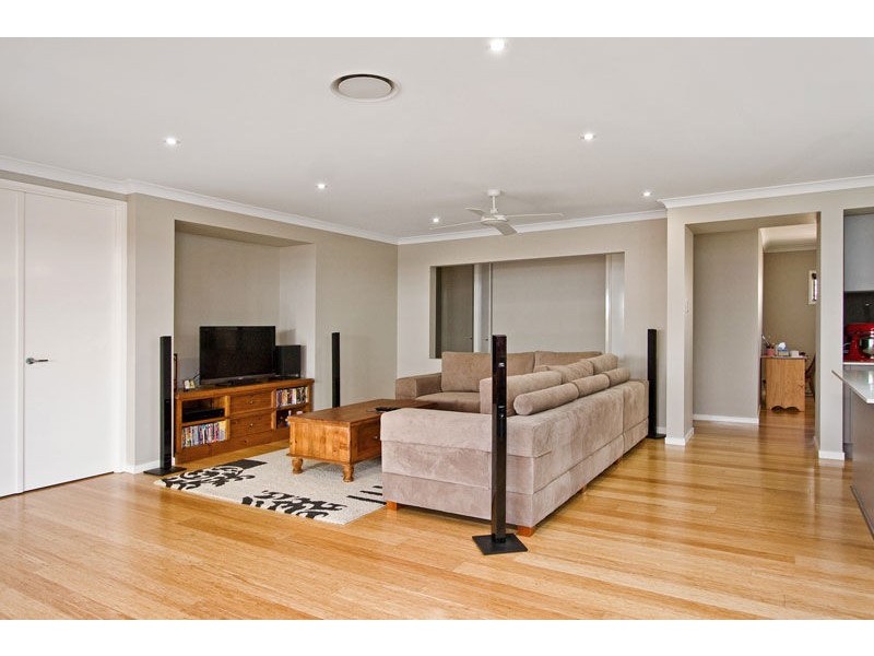 6 Gardenia Circuit, Heathwood QLD 4110