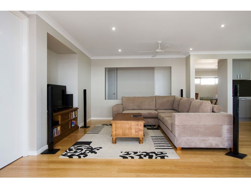 6 Gardenia Circuit, Heathwood QLD 4110