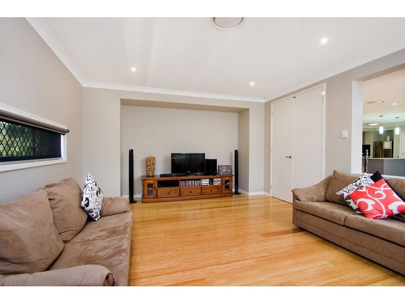 6 Gardenia Circuit, Heathwood QLD 4110