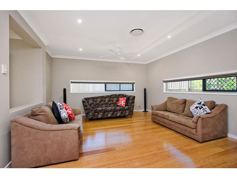 6 Gardenia Circuit, Heathwood QLD 4110